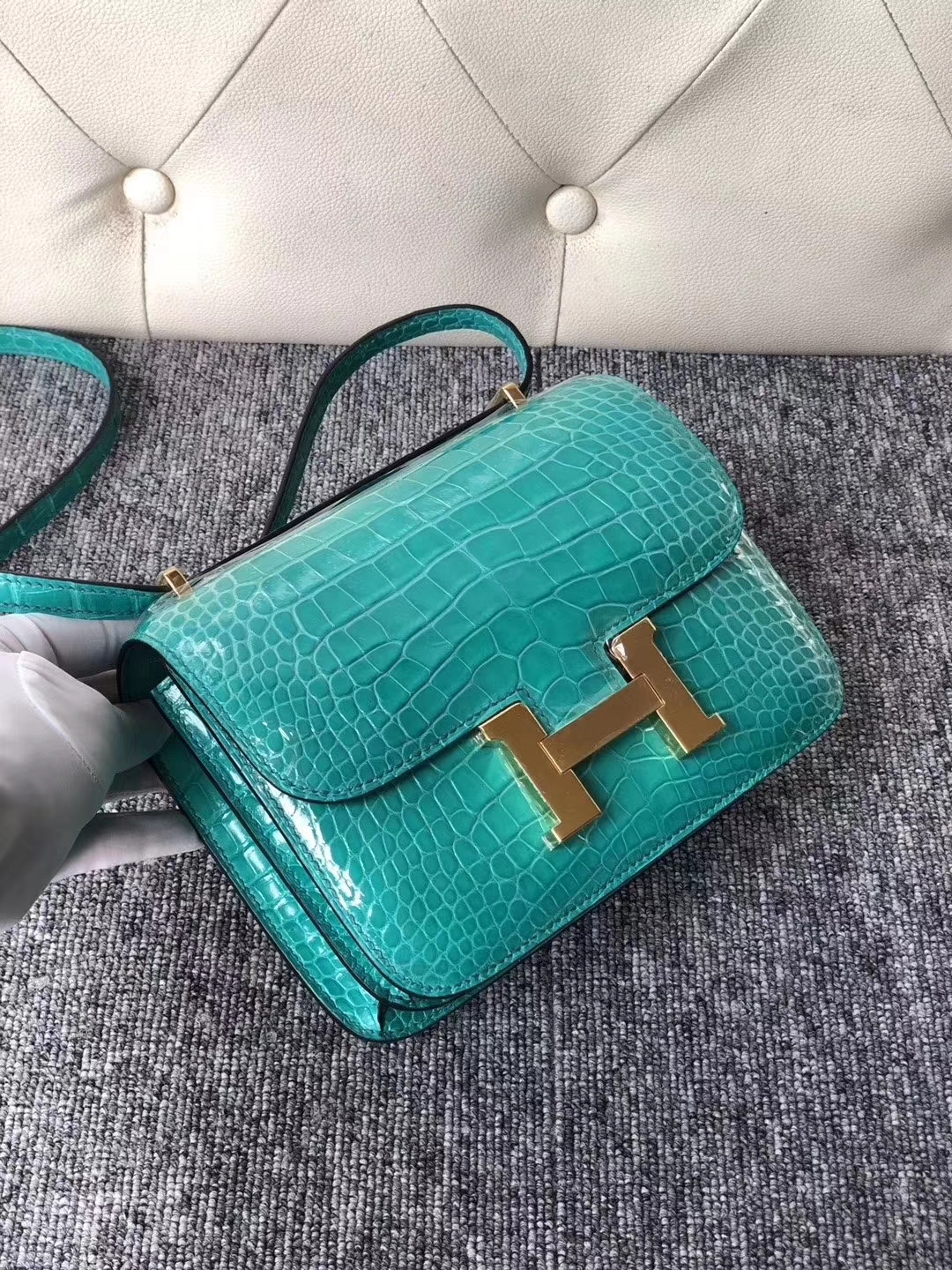 Hermès（爱马仕）Constance 空姐包 Alligator shiny 亮面鳄鱼 6o 帝王绿 金扣 18cm 超美现货