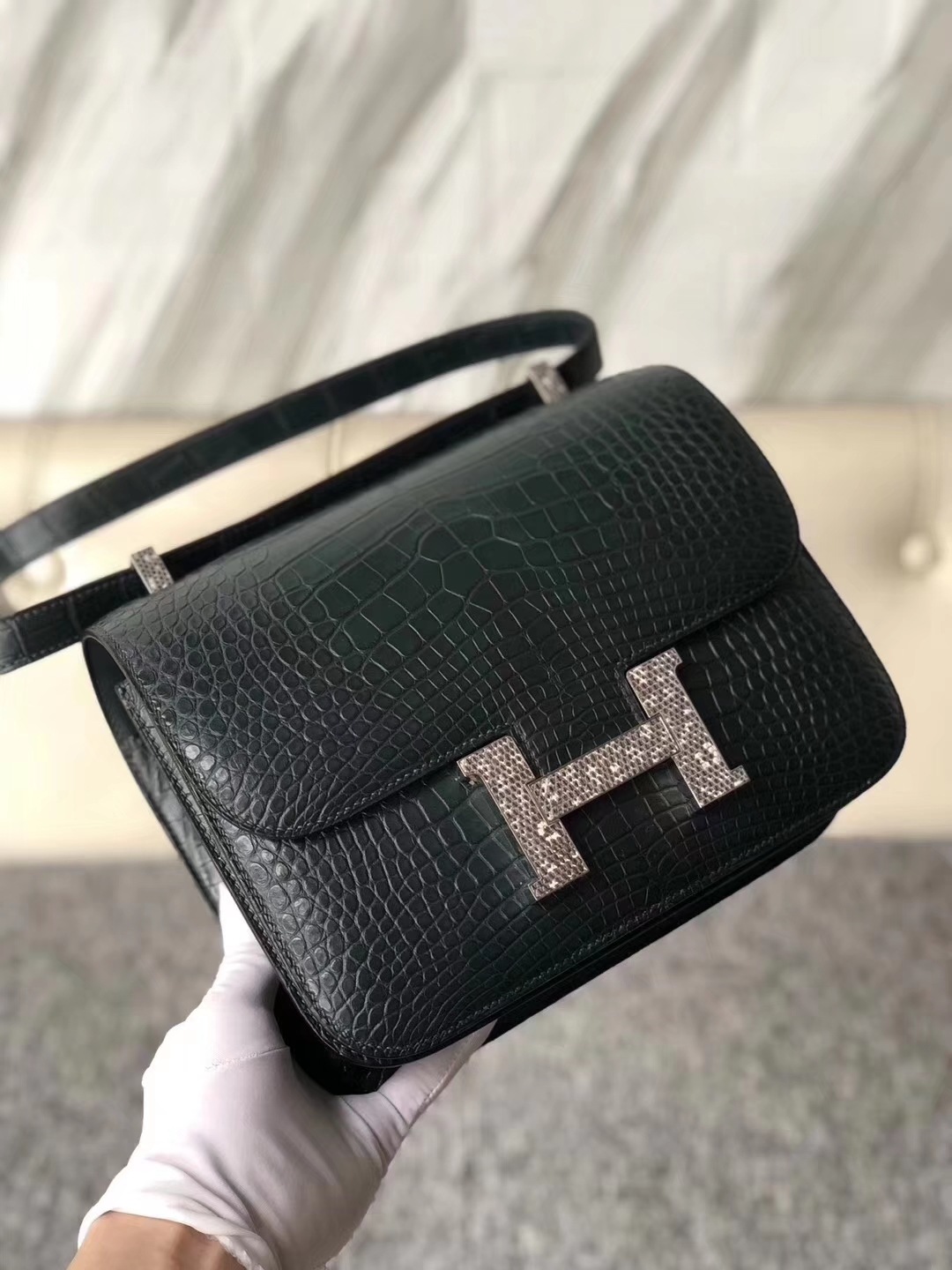 Hermès（爱马仕）Constance 空姐包 Alligator matt 雾面鳄鱼 1Ｔ 仙人掌绿 蜥蜴喜马拉雅色 24cm