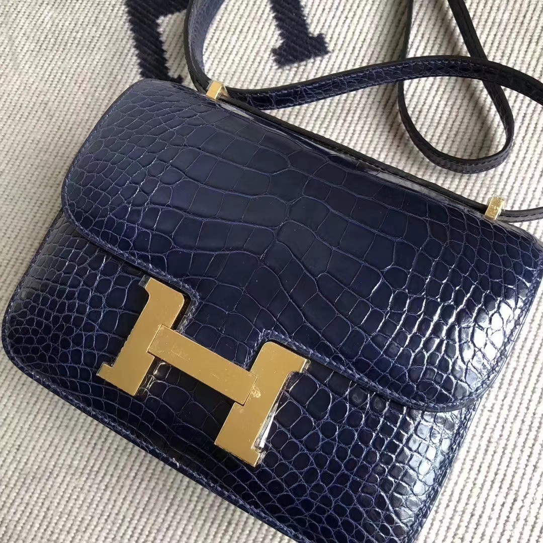 Hermès(爱马仕)Constance 空姐包 亮面方块 美洲鳄鱼 CK73宝石蓝 Blue Sapphire 完美品相 金扣 19cm-拉尔森鳄鱼皮具定制 - 爱马仕包包官网 Hermès(爱马仕)Constance 空姐包 亮面方块 美洲鳄鱼 CK73宝石蓝 Blue Sapphire 完美品相 金扣 19cm