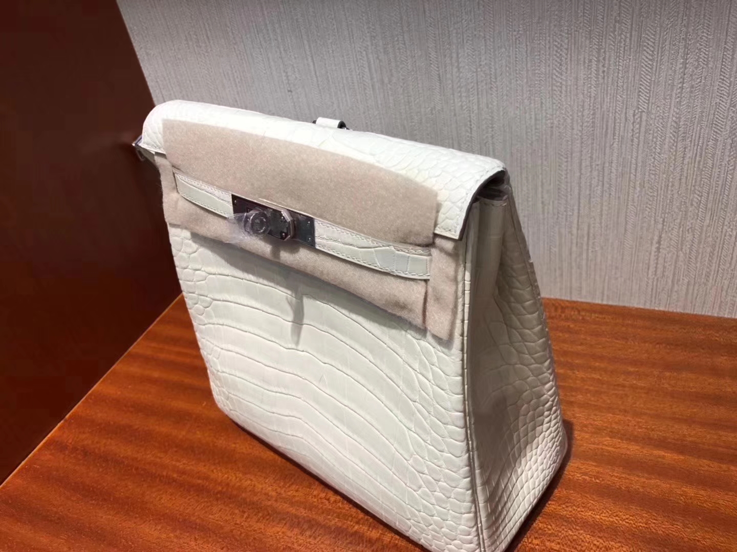 Hermès（爱马仕）kelly ado 双肩包 Alligator matt 8L 奶油白 Beton 银扣 22cm