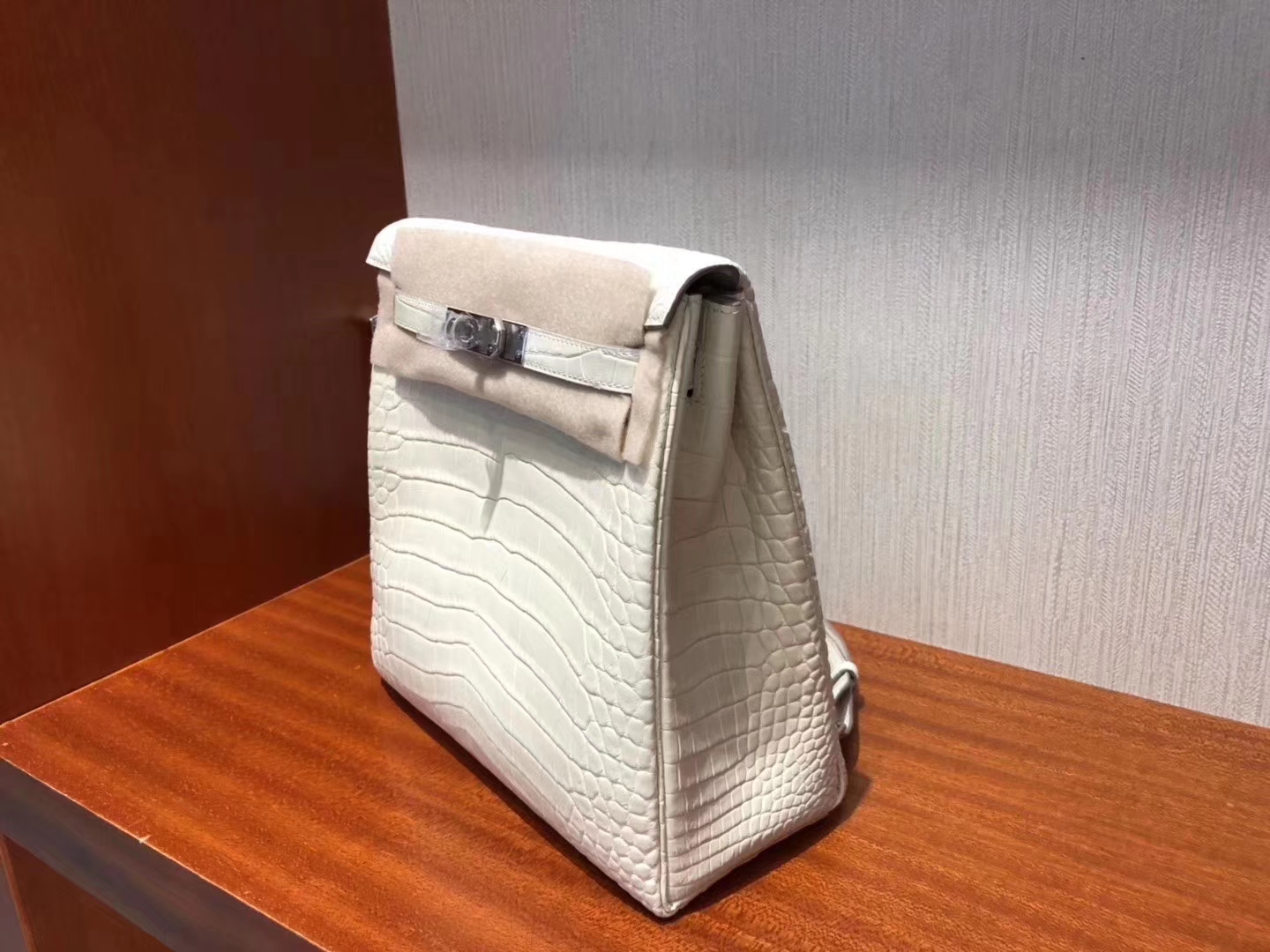 Hermès（爱马仕）kelly ado 双肩包 Alligator matt 8L 奶油白 Beton 银扣 22cm