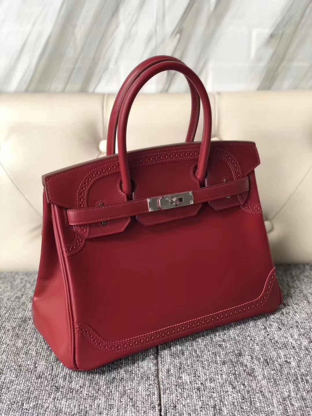 Hermès(爱马仕)Birkin铂金包 蕾丝 Boxcalf 宝石红 银扣 顶级手缝 超美现货 30cm-拉尔森鳄鱼皮具定制 - 爱马仕包包官网 Hermès(爱马仕)Birkin铂金包 蕾丝 Boxcalf 宝石红 银扣 顶级手缝 超美现货 30cm
