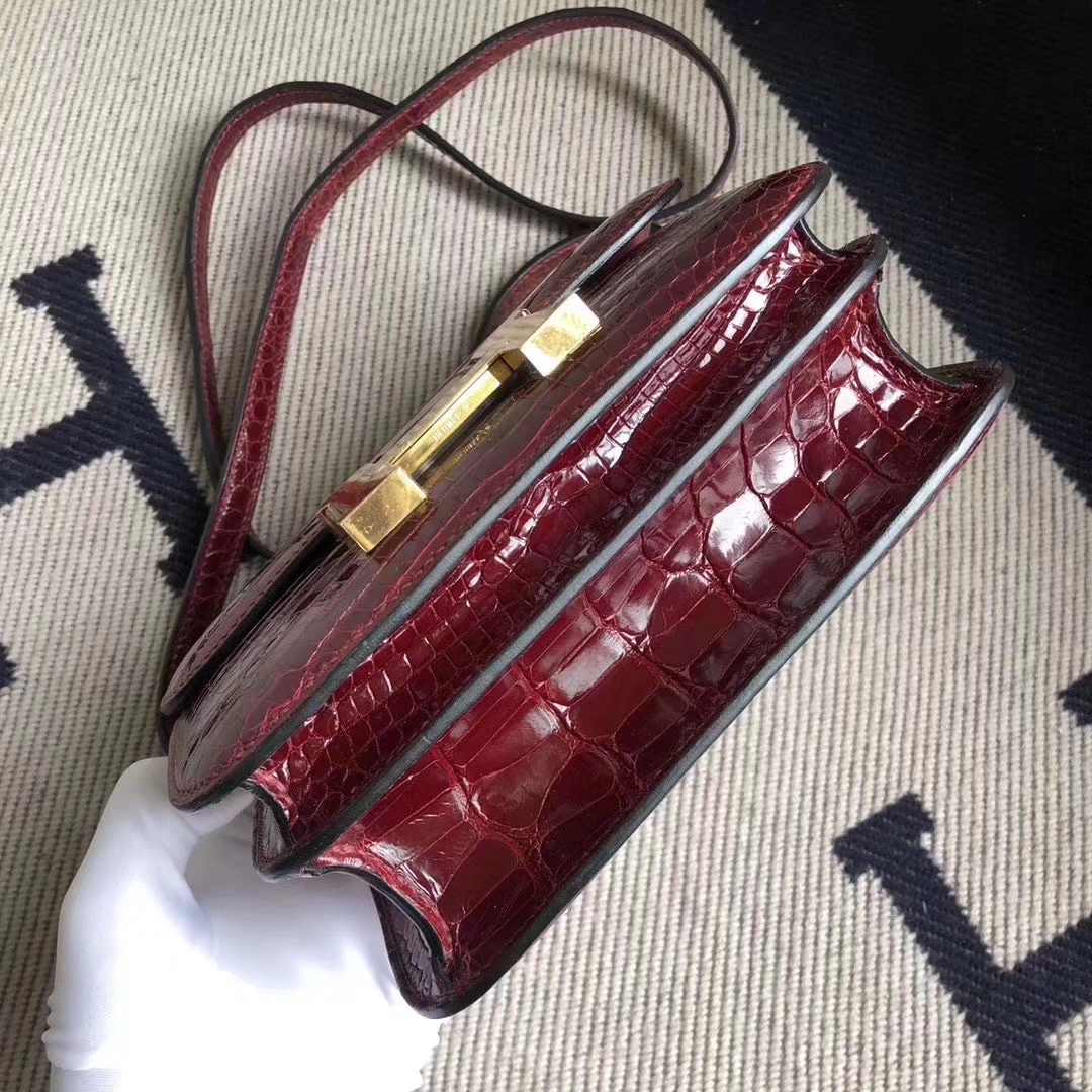 Hermès（爱马仕）Constance 空姐包 亮面方块 美洲鳄鱼 F5勃艮第酒红 Bourgogne 完美品相 金扣 19cm 现货