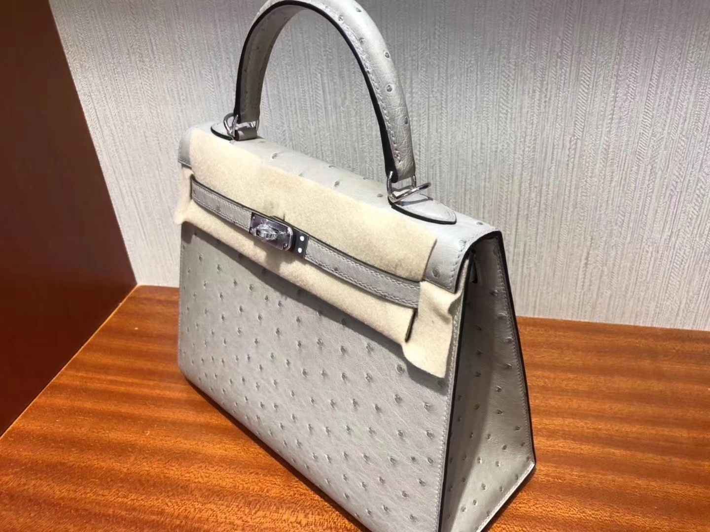 Hermès（爱马仕）Kelly 凯莉包 Ostrich kk鸵鸟 冰川灰 银扣 小可爱 25cm 现货