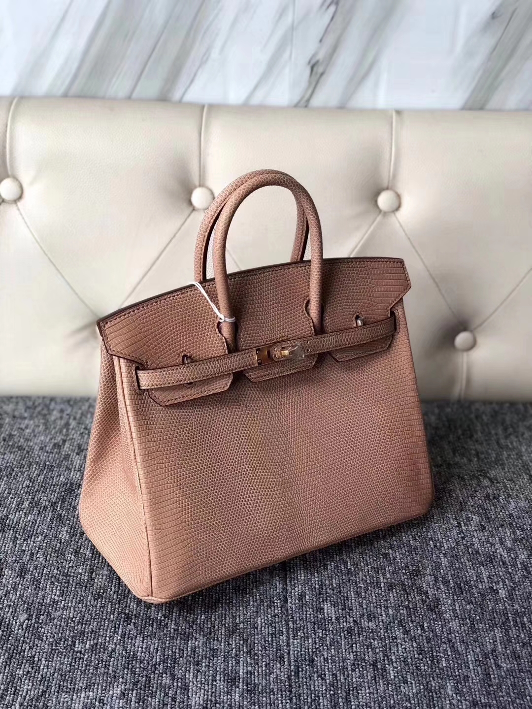 Hermès（爱马仕）Birkin 铂金包 Lizard 进口亮面蜥蜴  奶茶色  金扣 25cm 现货