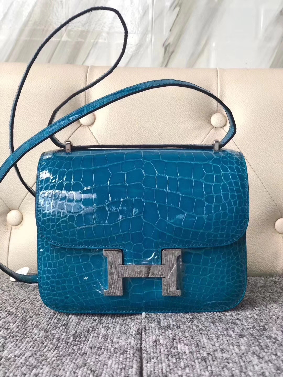 Hermès（爱马仕）Constance 空姐包 Alligator shiny 亮面鳄鱼 7w 伊兹密尔蓝 银扣 18cm