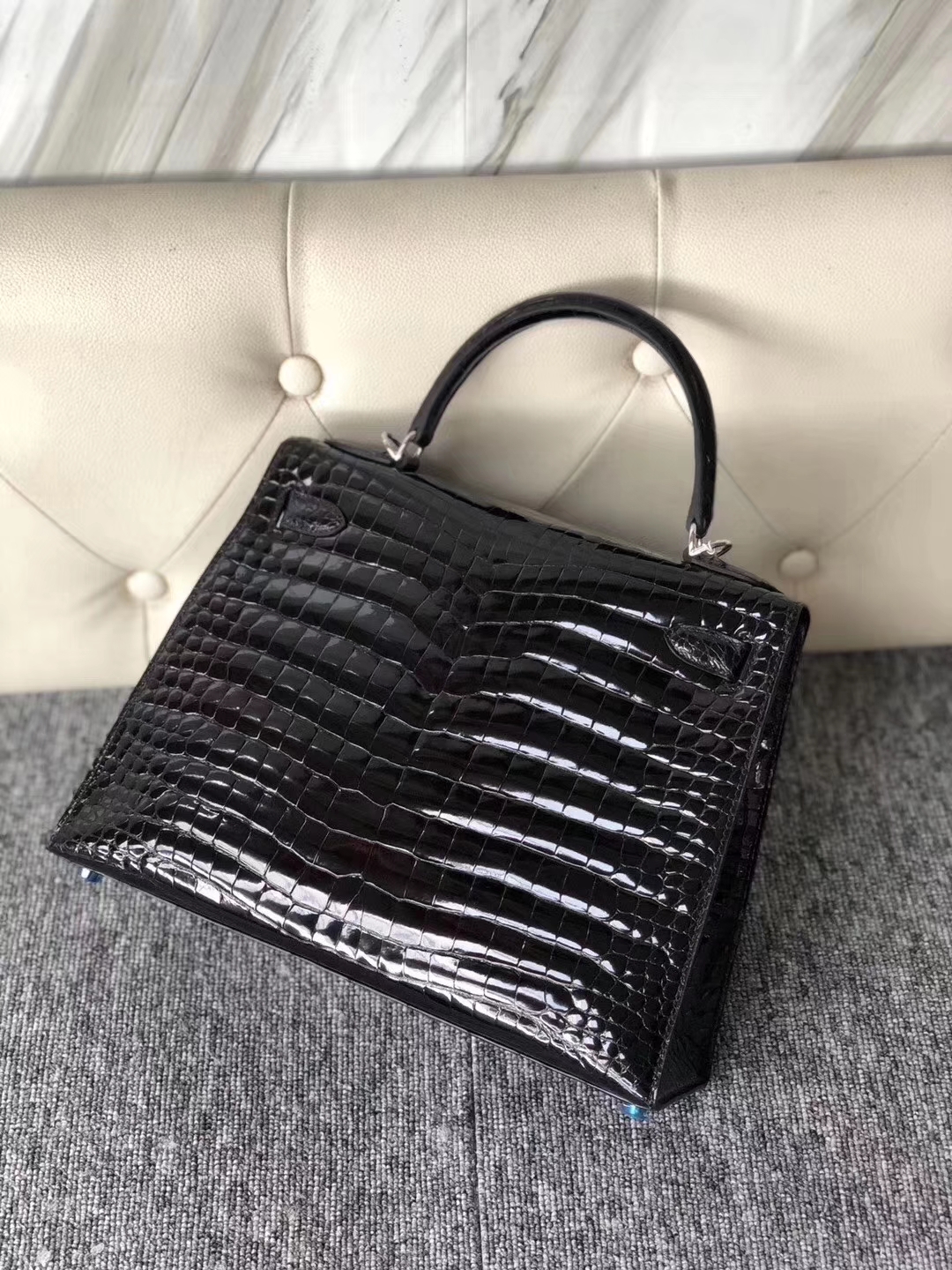 Hermès（爱马仕）Kelly 凯莉包 Porosus shiny 亮面澳洲鳄鱼 ck89 黑色 银扣 拱珠皮 28cm