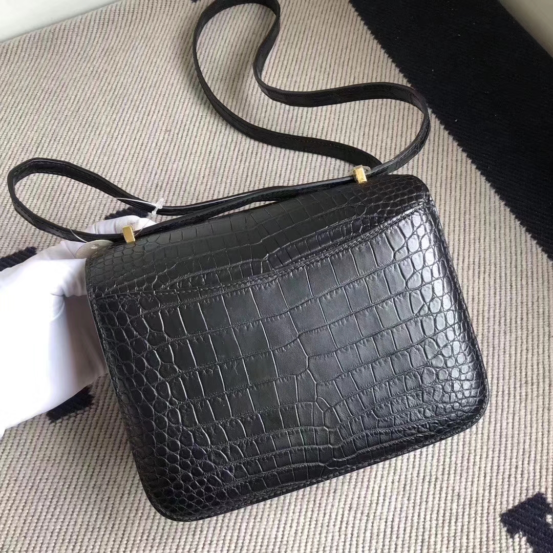 Hermès（爱马仕）Constance 空姐包 雾面方块 美洲鳄鱼 CK89黑色 Noir 完美品相 金扣 19cm 现货