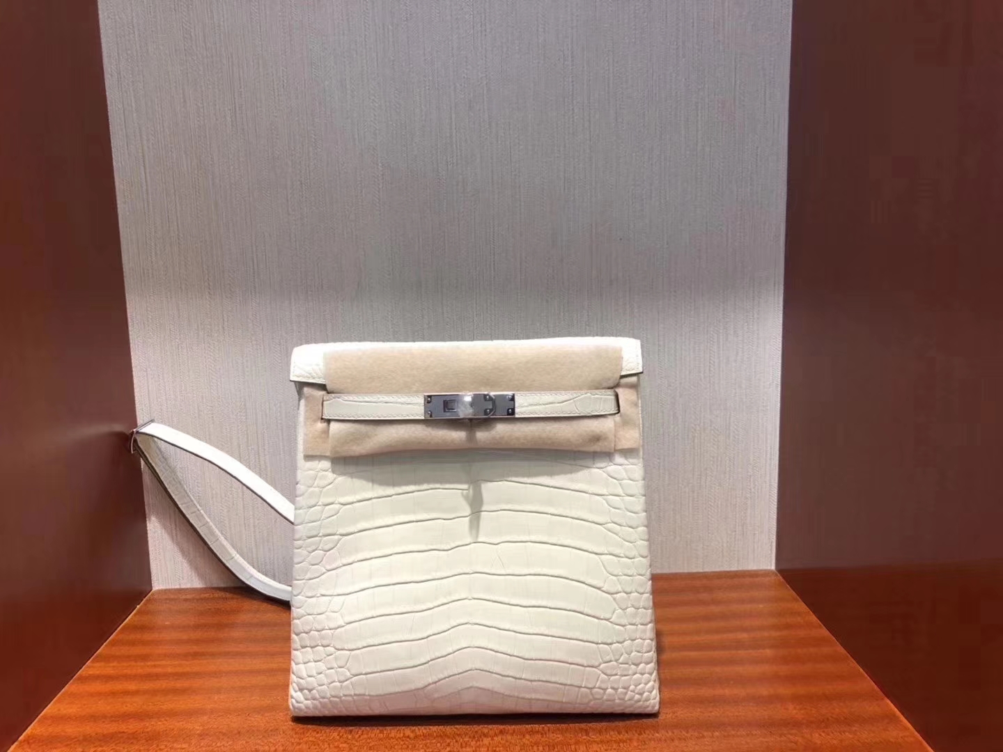 Hermès（爱马仕）kelly ado 双肩包 Alligator matt 8L 奶油白 Beton 银扣 22cm
