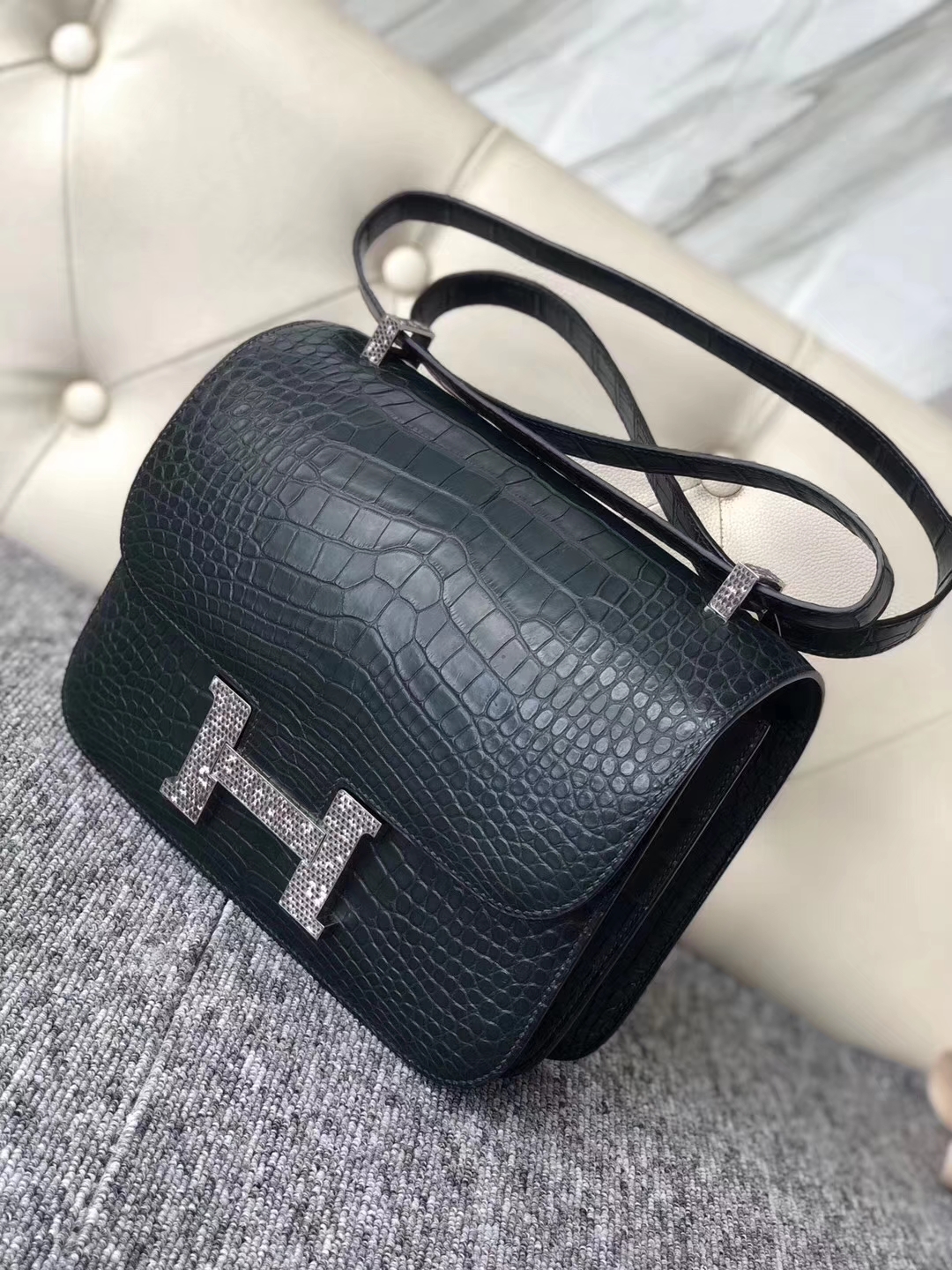 Hermès（爱马仕）Constance 空姐包 Alligator matt 雾面鳄鱼 1Ｔ 仙人掌绿 蜥蜴喜马拉雅色 24cm