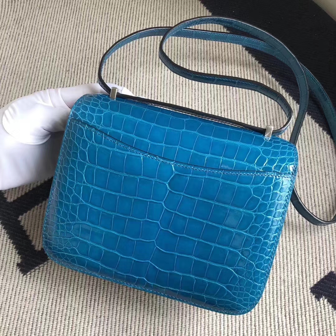 Hermès（爱马仕）Constance 空姐包 亮面方块 美洲鳄鱼 7W伊兹密尔蓝 Blue izmir 完美品相 银扣 19cm