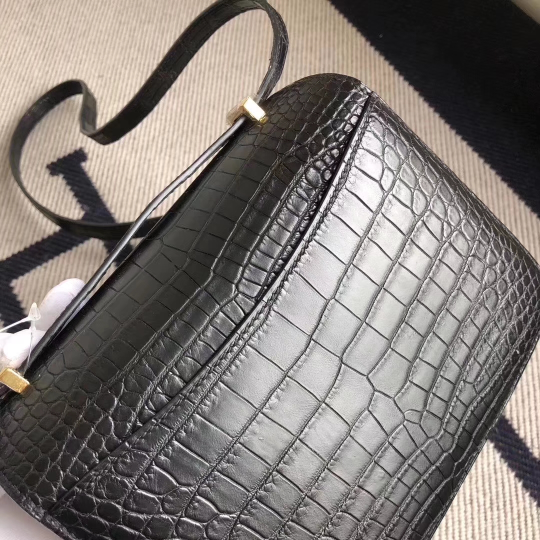 Hermès（爱马仕）Constance 空姐包 雾面方块 美洲鳄鱼 CK89黑色 Noir 完美品相 金扣 19cm 现货