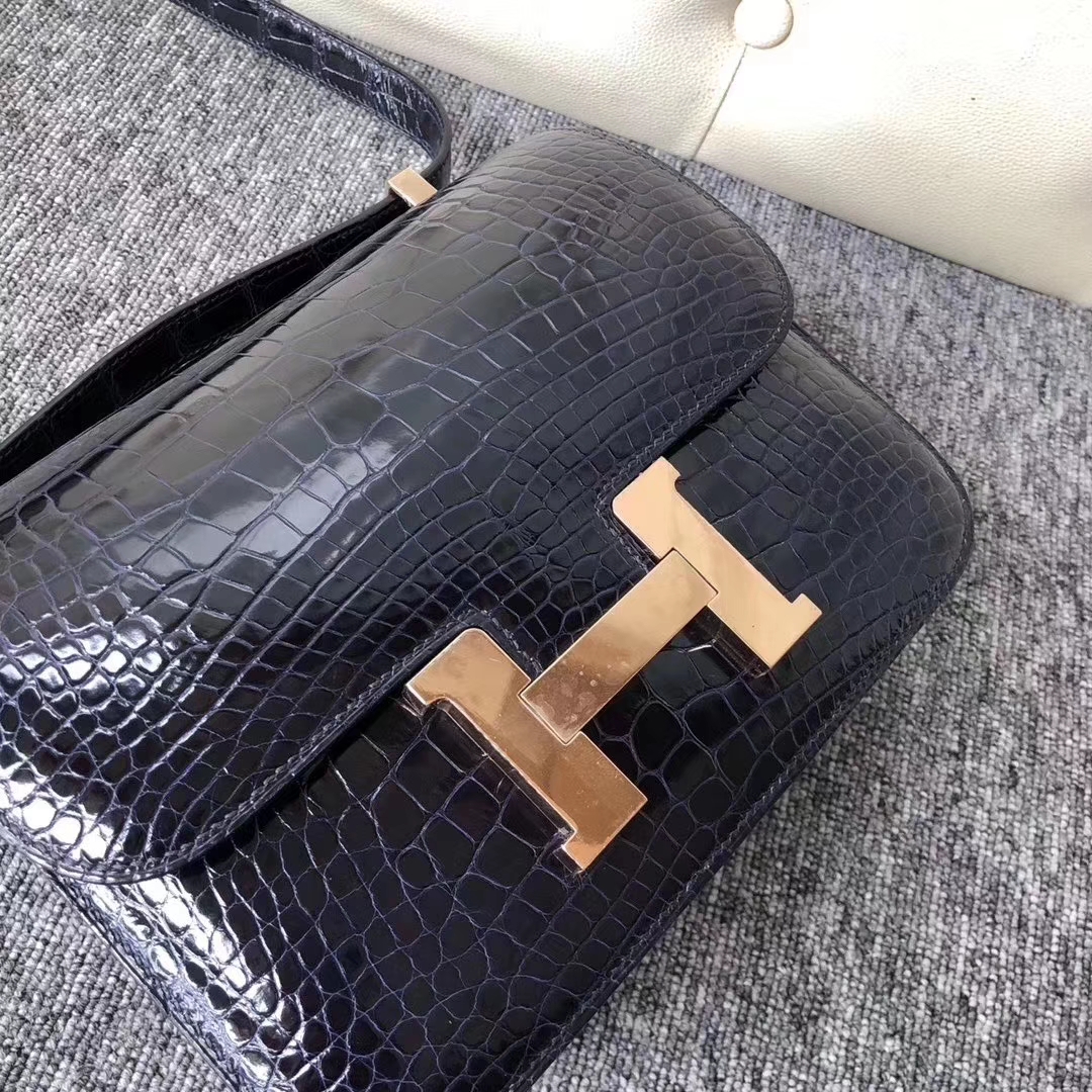 Hermès(爱马仕)Constance 空姐包 Alligator shiny 亮面鳄鱼 2Z 午夜蓝 玫瑰金 Rose gold 24cm-拉尔森鳄鱼皮具定制 - 爱马仕包包官网 Hermès(爱马仕)Constance 空姐包 Alligator shiny 亮面鳄鱼 2Z 午夜蓝 玫瑰金 Rose gold 24cm