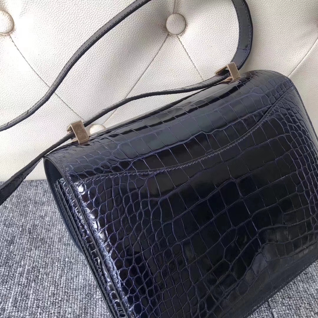 Hermès（爱马仕）Constance 空姐包 Alligator shiny 亮面鳄鱼 2Z 午夜蓝 玫瑰金 Rose gold 24cm