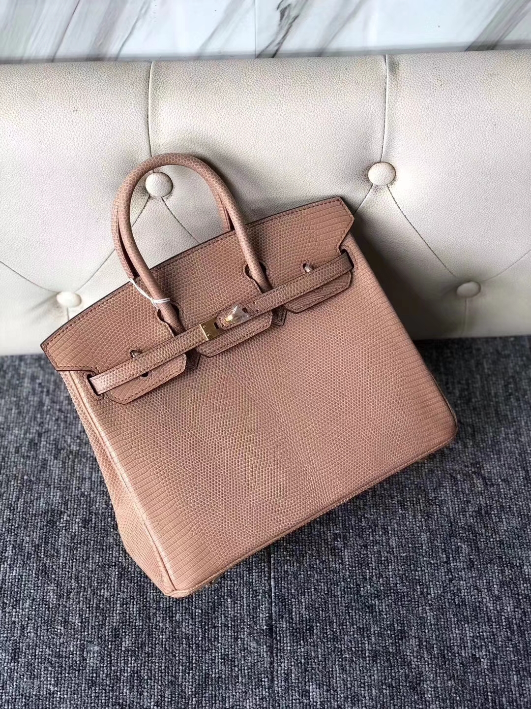 Hermès(爱马仕)Birkin 铂金包 Lizard 进口亮面蜥蜴 奶茶色 金扣 25cm 现货-拉尔森鳄鱼皮具定制 - 爱马仕包包官网 Hermès(爱马仕)Birkin 铂金包 Lizard 进口亮面蜥蜴 奶茶色 金扣 25cm 现货