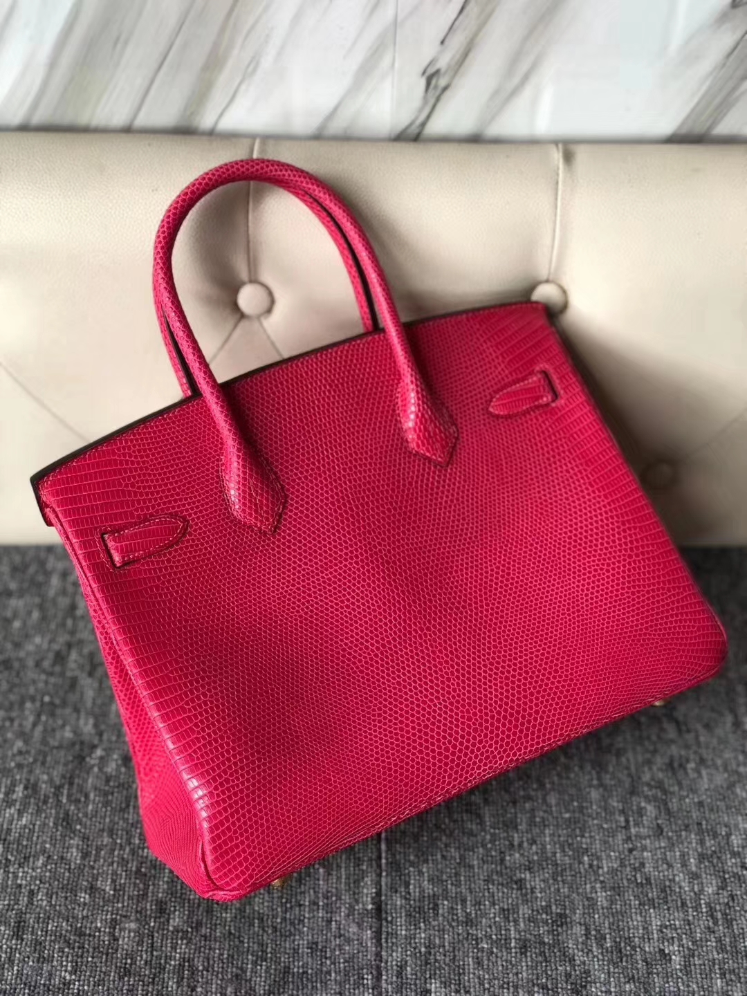 Hermès(爱马仕)Birkin 铂金包 Lizard 进口亮面蜥蜴 E5 桃红 金扣 顶级手缝 30cm 现货-拉尔森鳄鱼皮具定制 - 爱马仕包包官网 Hermès(爱马仕)Birkin 铂金包 Lizard 进口亮面蜥蜴 E5 桃红 金扣 顶级手缝 30cm 现货
