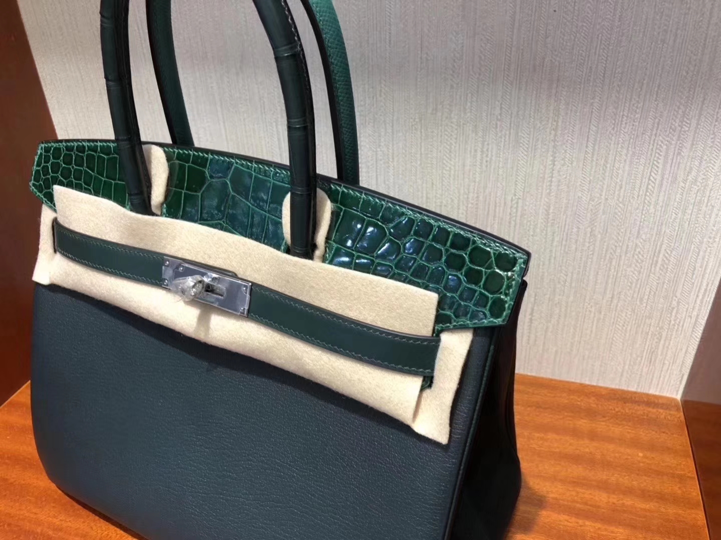 Hermès(爱马仕)Birkin 铂金包 限量版 八拼色 银扣 现货一枚 30cm-拉尔森鳄鱼皮具定制 - 爱马仕包包官网 Hermès(爱马仕)Birkin 铂金包 限量版 八拼色 银扣 现货一枚 30cm