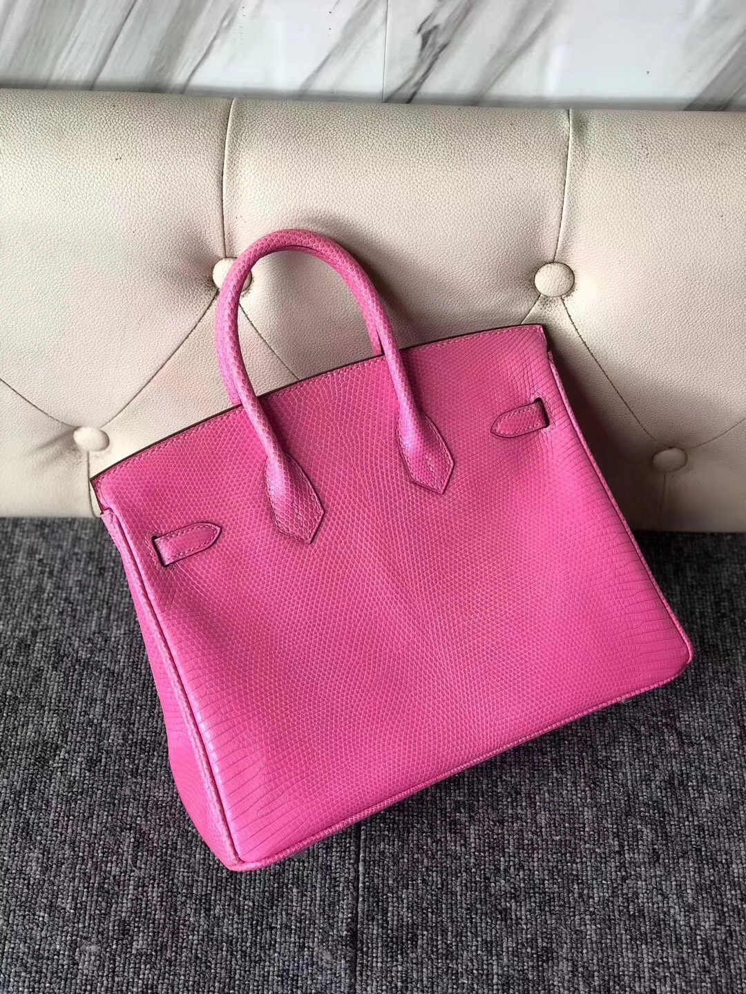 Hermès(爱马仕)Birkin 铂金包 Lizard 进口亮面蜥蜴 Q5 草莓粉 银扣 顶级手缝 25cm 现货-拉尔森鳄鱼皮具定制 - 爱马仕包包官网 Hermès(爱马仕)Birkin 铂金包 Lizard 进口亮面蜥蜴 Q5 草莓粉 银扣 顶级手缝 25cm 现货