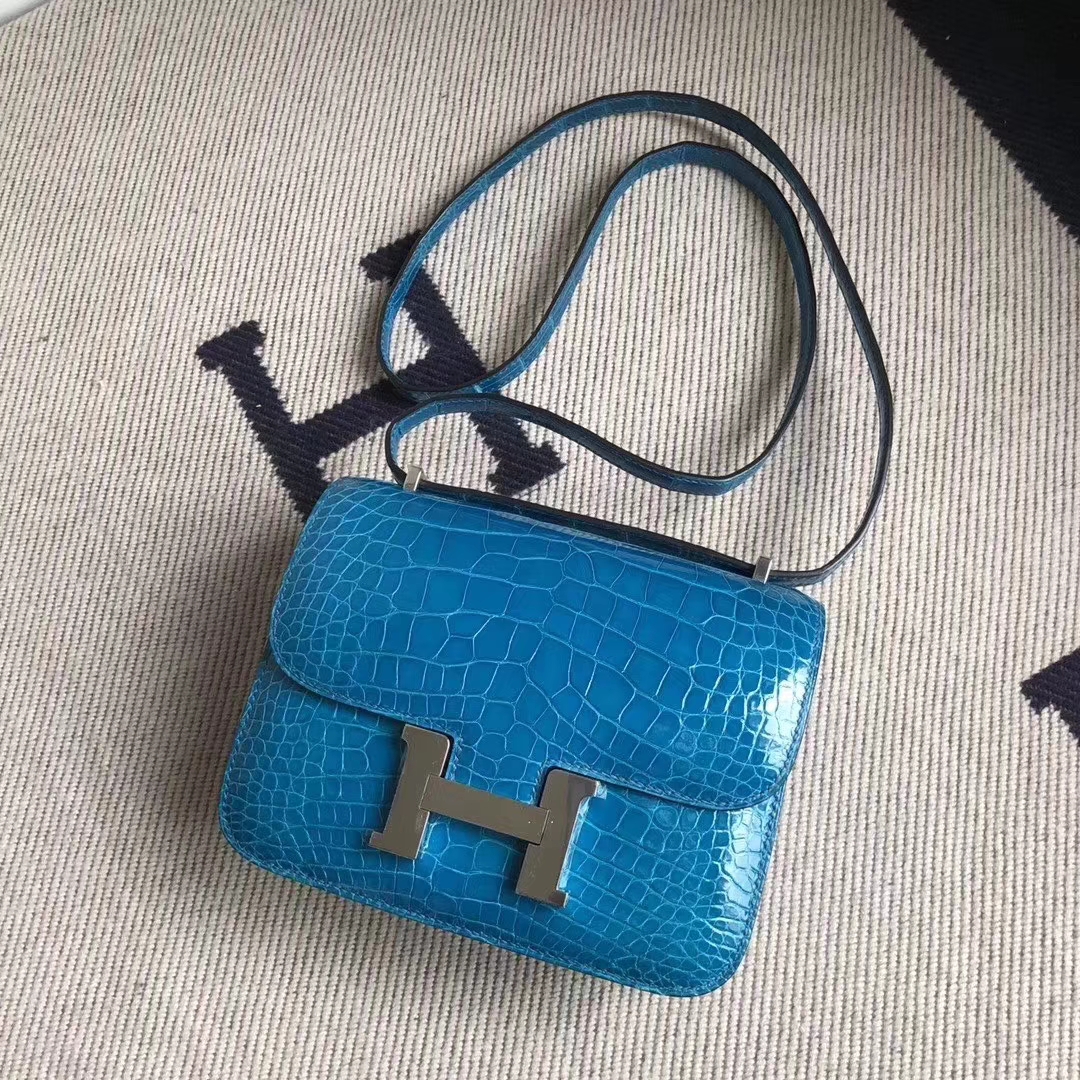 Hermès(爱马仕)Constance 空姐包 亮面方块 美洲鳄鱼 7W伊兹密尔蓝 Blue izmir 完美品相 银扣 19cm-拉尔森鳄鱼皮具定制 - 爱马仕包包官网 Hermès(爱马仕)Constance 空姐包 亮面方块 美洲鳄鱼 7W伊兹密尔蓝 Blue izmir 完美品相 银扣 19cm