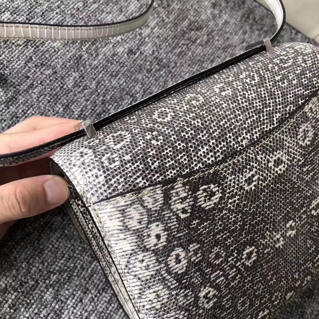 Hermès（爱马仕）Constance 空姐包 御用进口蜥蜴皮 全手工蜜蜡线缝 01自然色蜥蜴 银扣 19cm 现货