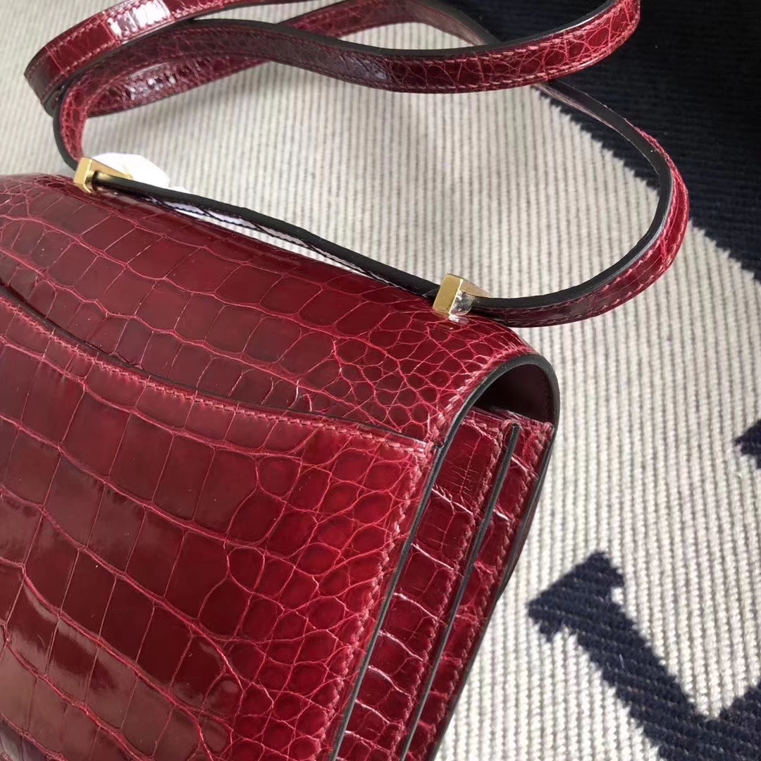 Hermès（爱马仕）Constance 空姐包 亮面方块 美洲鳄鱼 F5勃艮第酒红 Bourgogne 完美品相 金扣 19cm 现货