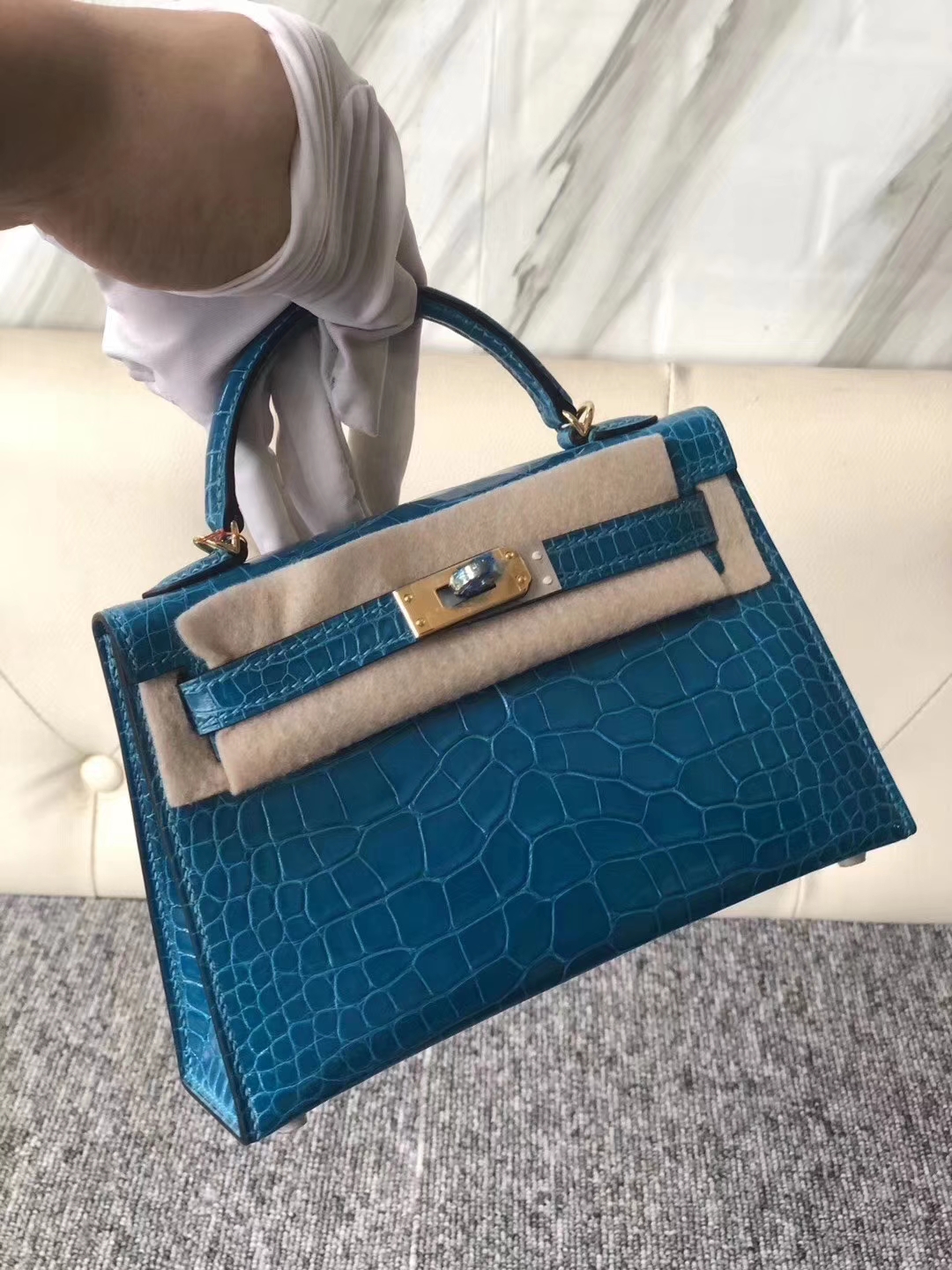 Hermès（爱马仕）Minikelly ll Alligator shiny 亮面鳄鱼 7w 伊兹密尔蓝 银扣 现货