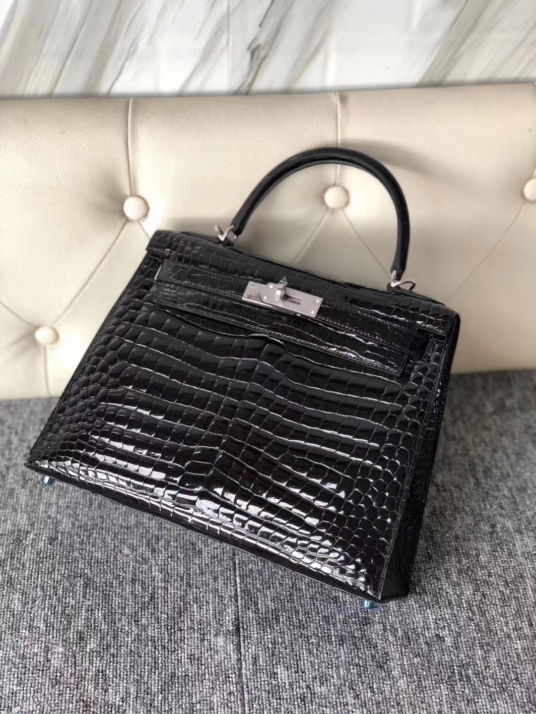 Hermès（爱马仕）Kelly 凯莉包 Porosus shiny 亮面澳洲鳄鱼 ck89 黑色 银扣 拱珠皮 28cm