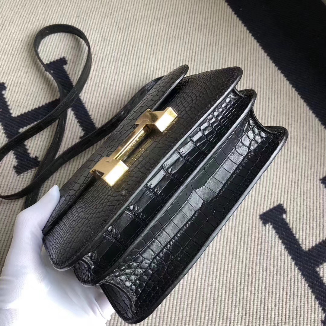 Hermès（爱马仕）Constance 空姐包 雾面方块 美洲鳄鱼 CK89黑色 Noir 完美品相 金扣 19cm 现货