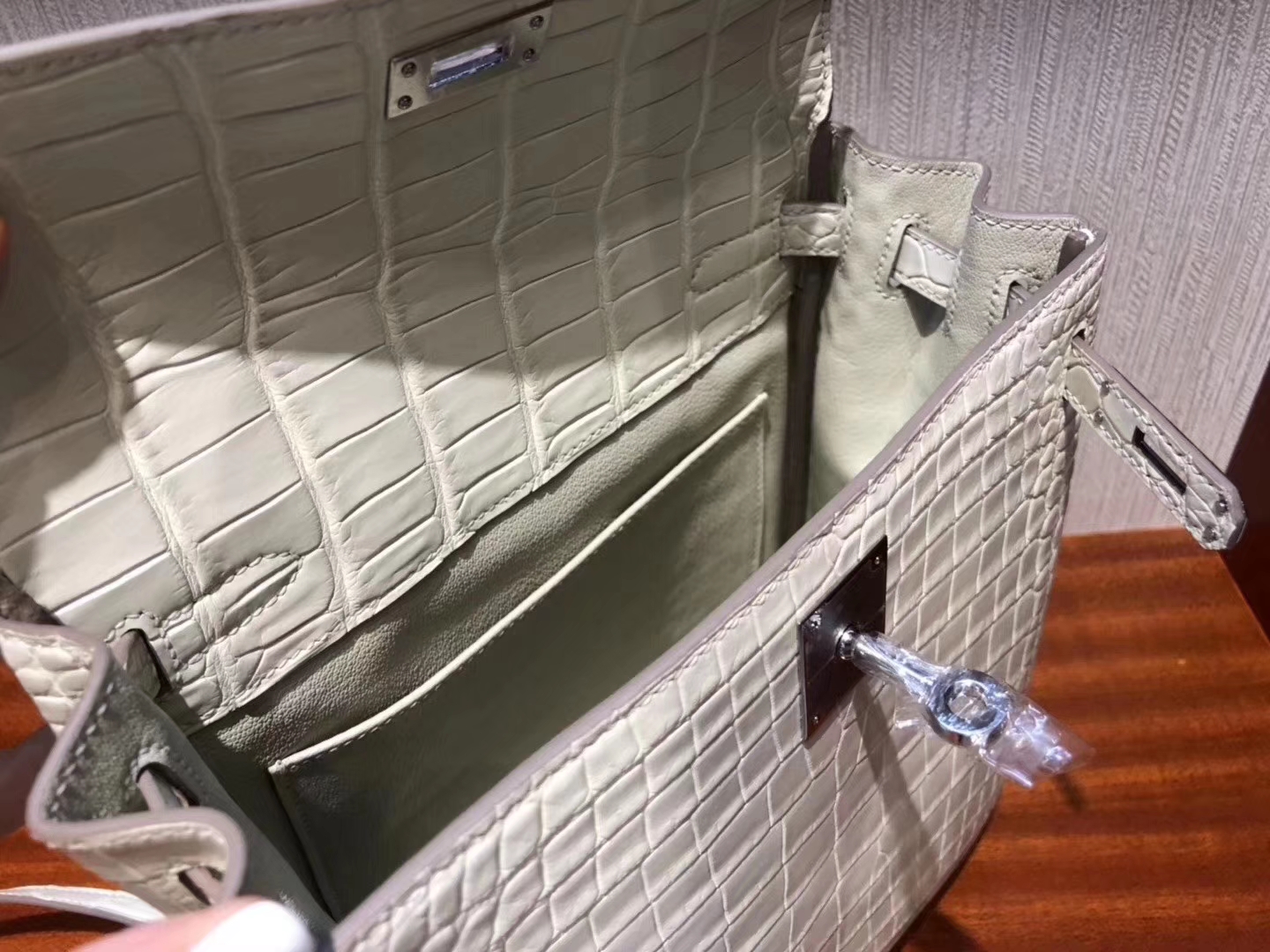 Hermès（爱马仕）kelly ado 双肩包 Alligator matt 8L 奶油白 Beton 银扣 22cm