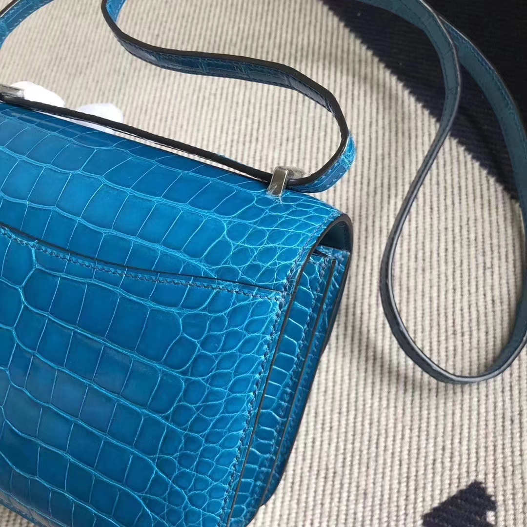 Hermès（爱马仕）Constance 空姐包 亮面方块 美洲鳄鱼 7W伊兹密尔蓝 Blue izmir 完美品相 银扣 19cm