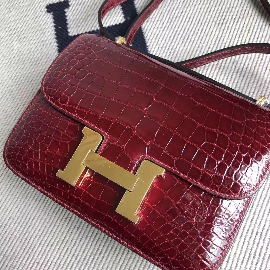 Hermès(爱马仕)Constance 空姐包 亮面方块 美洲鳄鱼 F5勃艮第酒红 Bourgogne 完美品相 金扣 19cm 现货-拉尔森鳄鱼皮具定制 - 爱马仕包包官网 Hermès(爱马仕)Constance 空姐包 亮面方块 美洲鳄鱼 F5勃艮第酒红 Bourgogne 完美品相 金扣 19cm 现货