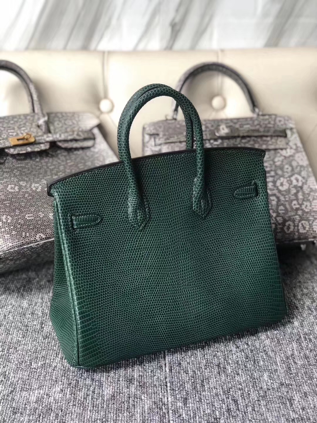 Hermès(爱马仕)Birkin 铂金包 Lizard 进口亮面蜥蜴 ck67 祖母绿 银扣 顶级手缝 25cm 现货-拉尔森鳄鱼皮具定制 - 爱马仕包包官网 Hermès(爱马仕)Birkin 铂金包 Lizard 进口亮面蜥蜴 ck67 祖母绿 银扣 顶级手缝 25cm 现货