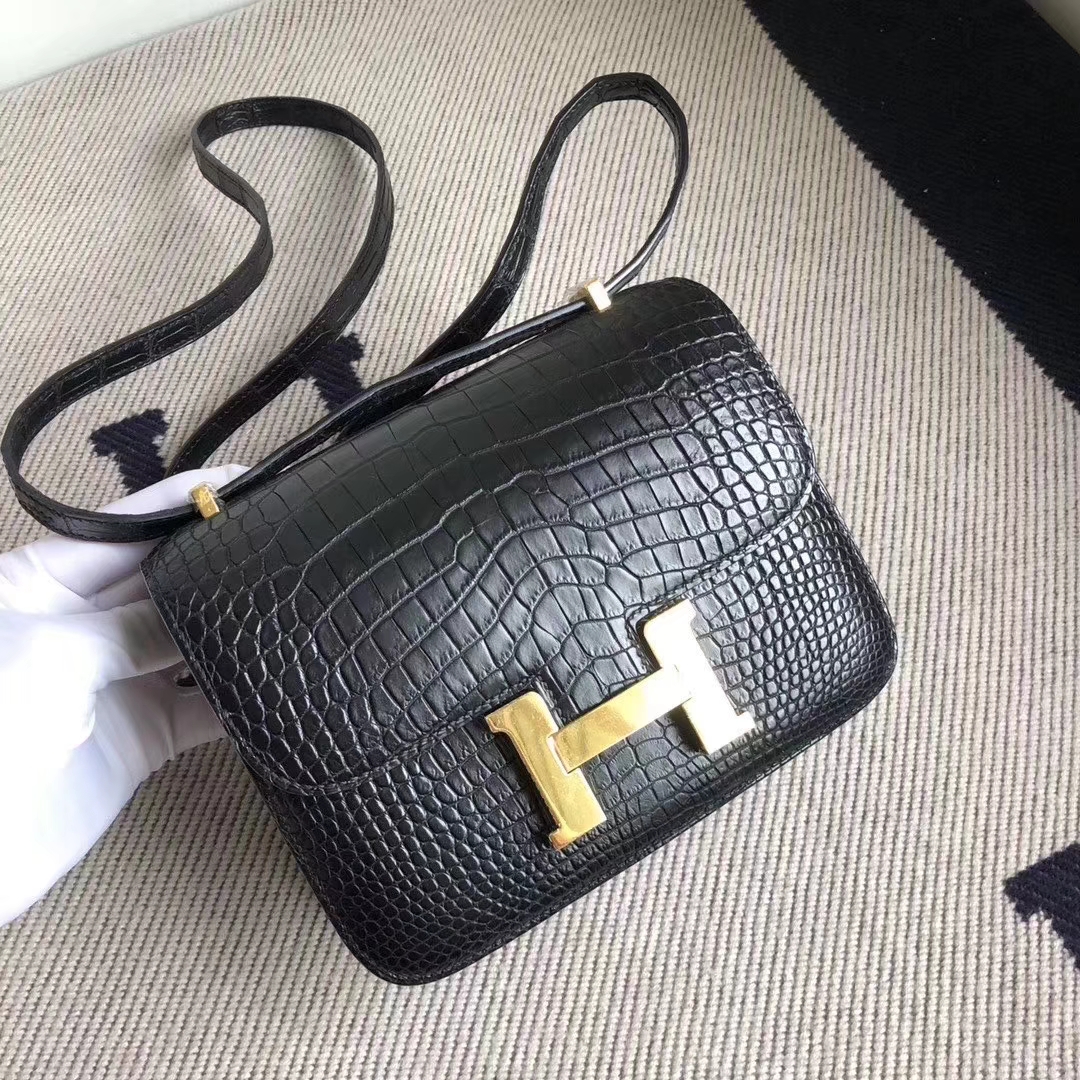 Hermès（爱马仕）Constance 空姐包 雾面方块 美洲鳄鱼 CK89黑色 Noir 完美品相 金扣 19cm 现货