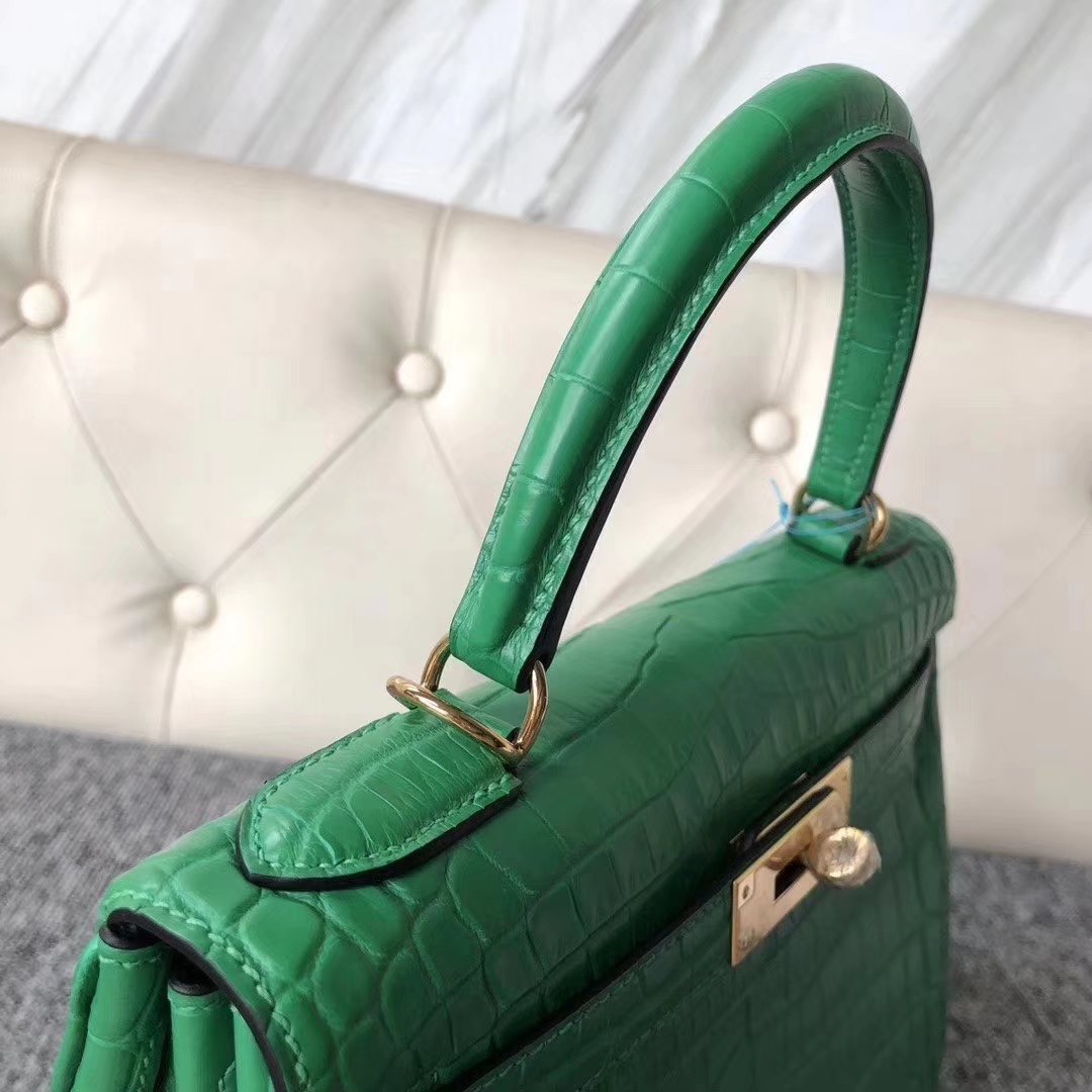 Hermès（爱马仕）Kelly 凯莉包 1K竹子绿 雾面两点汨罗鳄 蜡线全手工 金扣 28cm 接受预定
