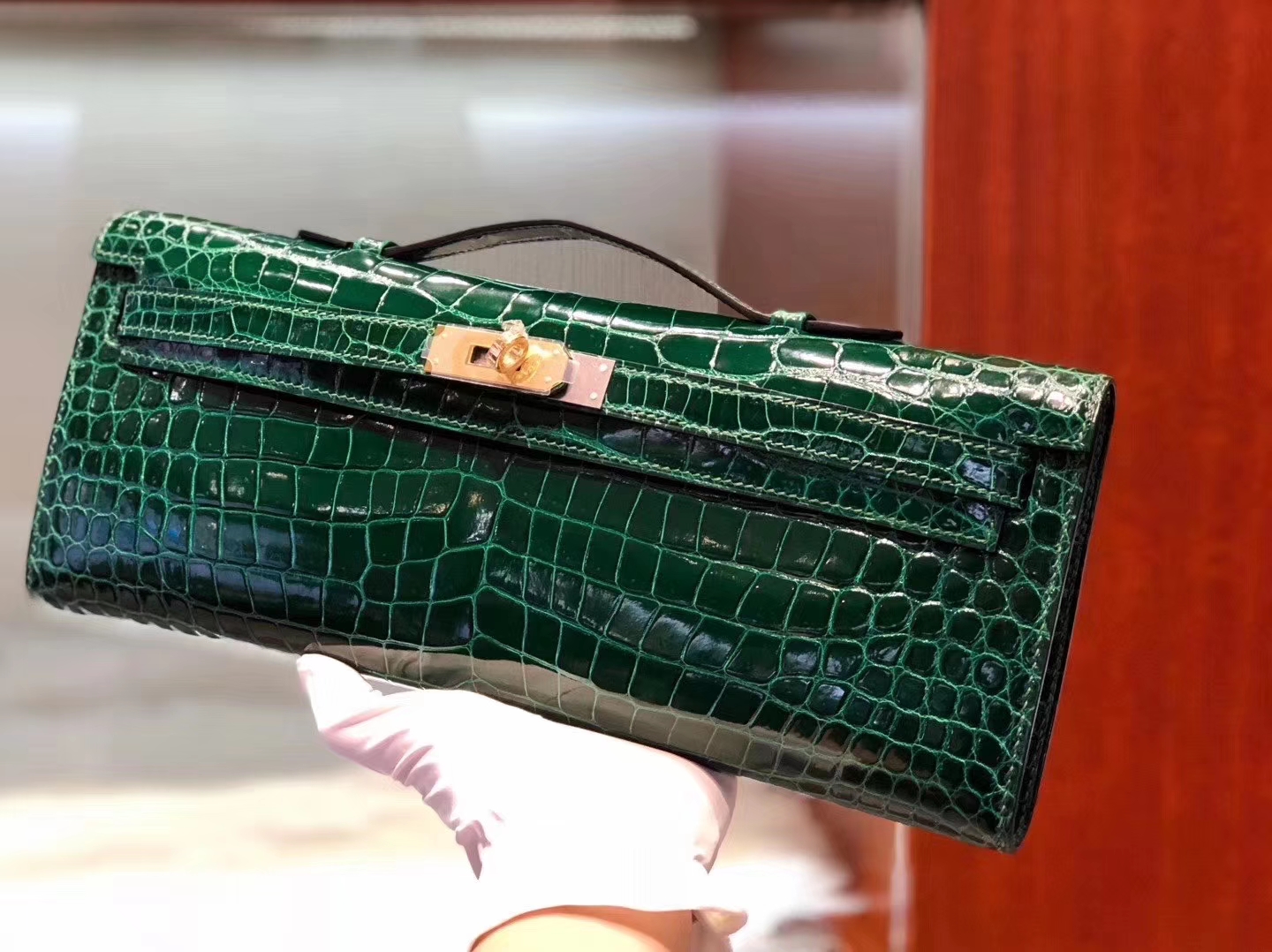 Hermès（爱马仕）Kelly cut Porosus shiny 亮面澳洲湾鳄 ck67 祖母绿 金扣 31cm