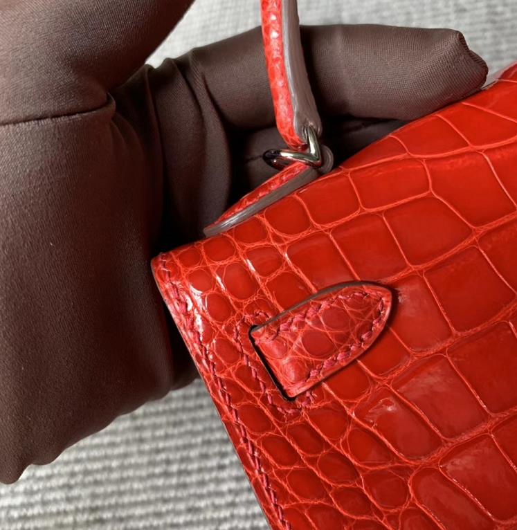 Hermès（爱马仕）Mini Kelly迷你凯莉包 法拉利红 亮面方块 美洲鳄鱼 银扣 2代 现货