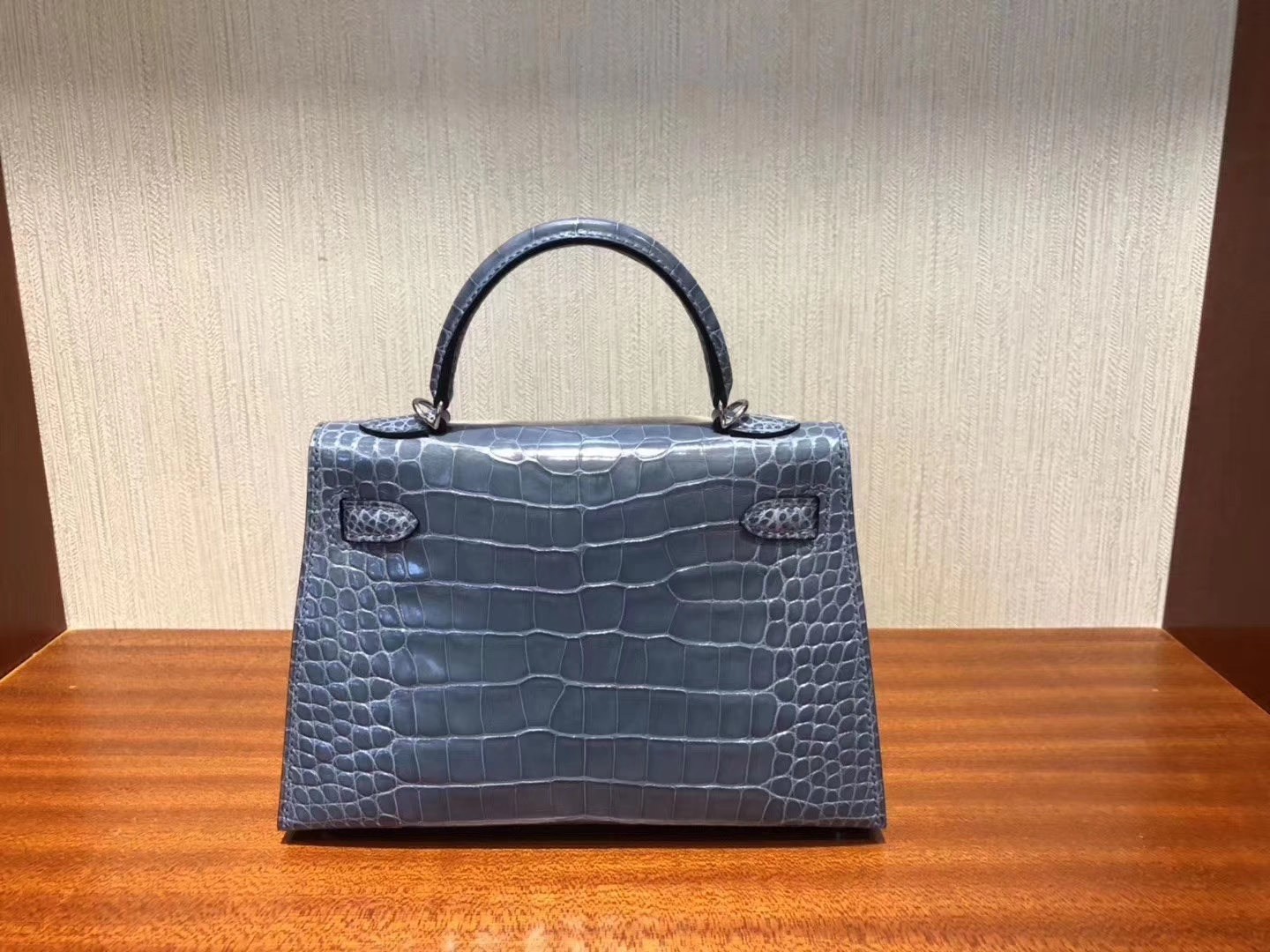 Hermès（爱马仕）Mini Kelly 19cm crocodile 亮面框框美洲鳄 牛仔蓝 蜡线全手工 银扣