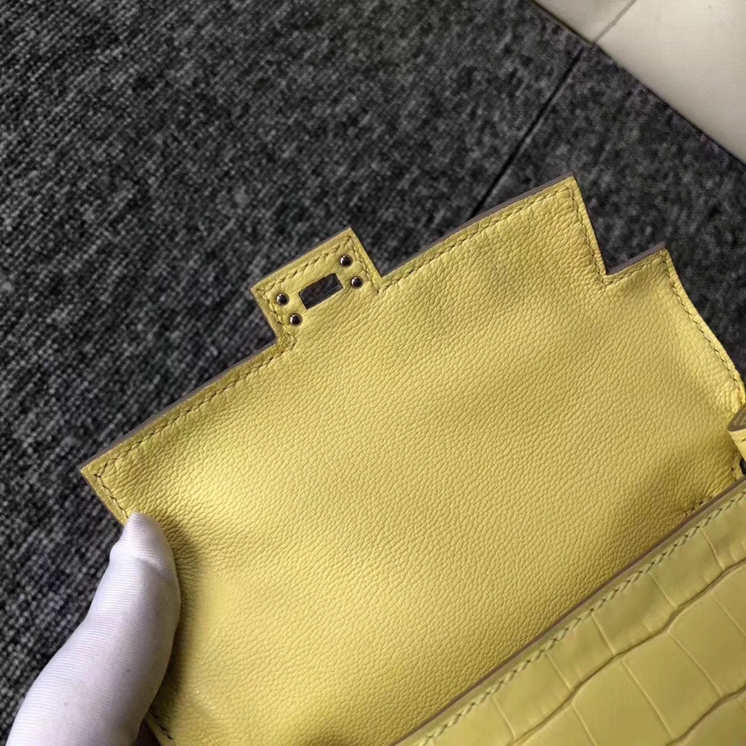 Hermès（爱马仕）Kelly doll Alligator matt 雾面鳄鱼 9R 柠檬黄 银扣