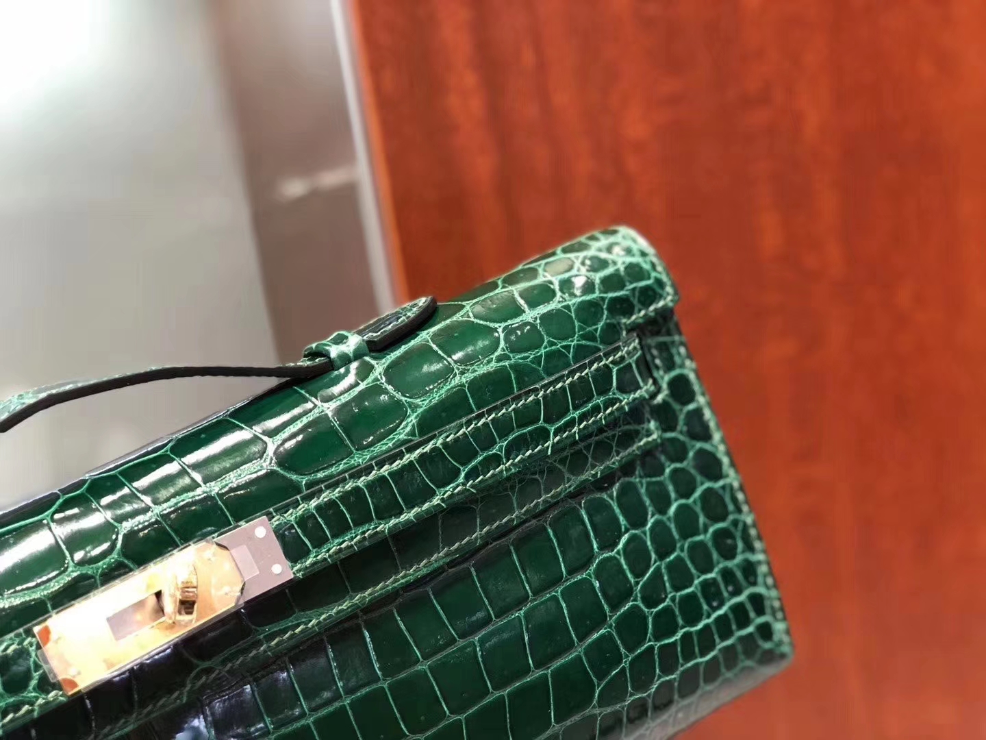 Hermès（爱马仕）Kelly cut Porosus shiny 亮面澳洲湾鳄 ck67 祖母绿 金扣 31cm