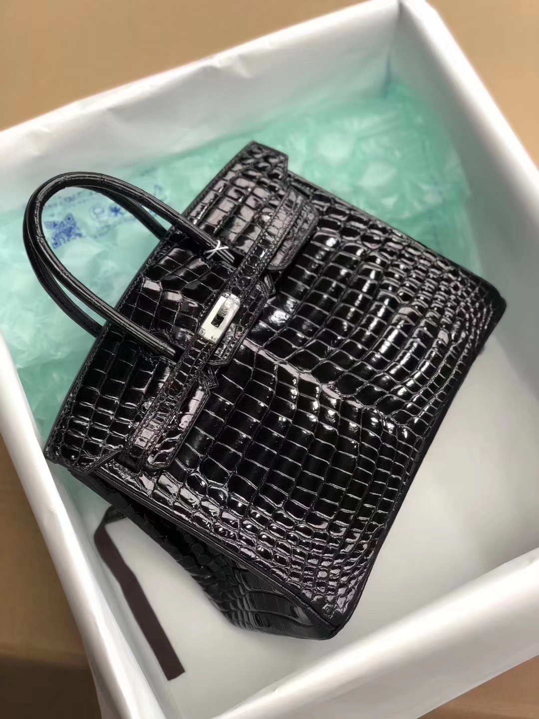 Hermès(爱马仕)Birkin25cm Crocodile shiny 亮面鳄鱼 ck89 黑色 Noir 银扣 拱珠皮 顶级手缝 现货-拉尔森鳄鱼皮具定制 - 爱马仕包包官网 Hermès(爱马仕)Birkin25cm Crocodile shiny 亮面鳄鱼 ck89 黑色 Noir 银扣 拱珠皮 顶级手缝 现货