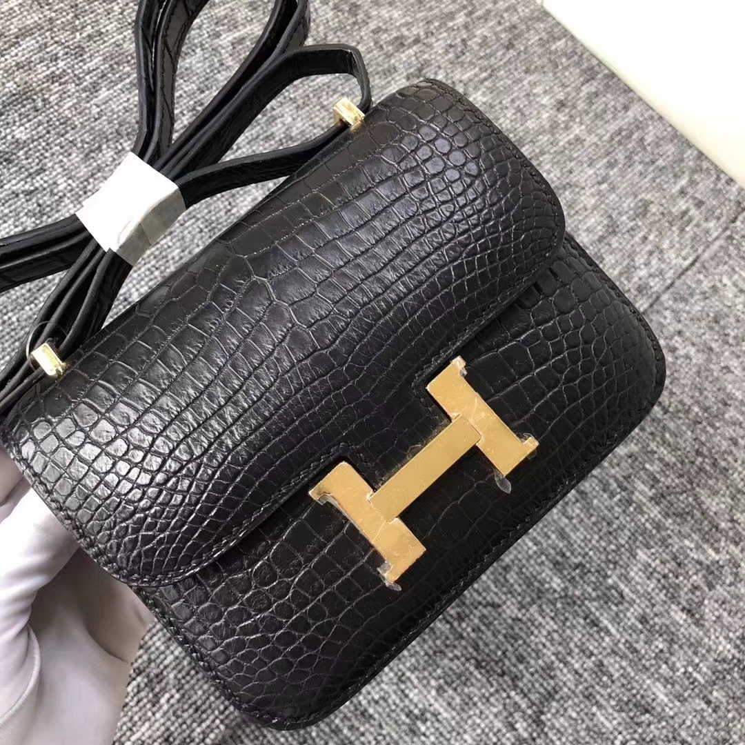 Hermès(爱马仕)Mimi Constance 迷你空姐包 雾面框框美洲鳄 ck89黑色蜡线全手工 金扣 14cm-拉尔森鳄鱼皮具定制 - 爱马仕包包官网 Hermès(爱马仕)Mimi Constance 迷你空姐包 雾面框框美洲鳄 ck89黑色蜡线全手工 金扣 14cm