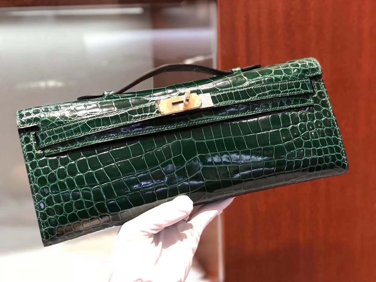 Hermès(爱马仕)Kelly cut Porosus shiny 亮面澳洲湾鳄 ck67 祖母绿 金扣 31cm-拉尔森鳄鱼皮具定制 - 爱马仕包包官网 Hermès(爱马仕)Kelly cut Porosus shiny 亮面澳洲湾鳄 ck67 祖母绿 金扣 31cm
