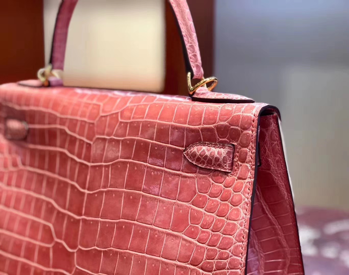 Hermès（爱马仕）Kelly 凯莉包 亮面澳洲湾湾 蜜桃粉 蜡线全手工 金扣 28cm