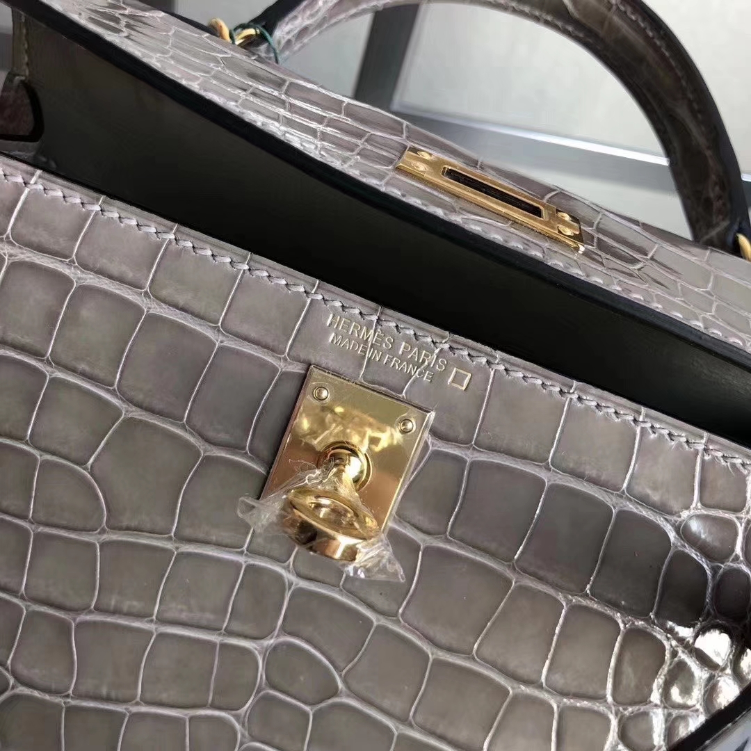 Hermès（爱马仕）Mini Kelly 迷你凯莉 crocodile 亮面美洲鳄 Ck81斑鸠灰 蜡线全手工 金扣 2代 19cm