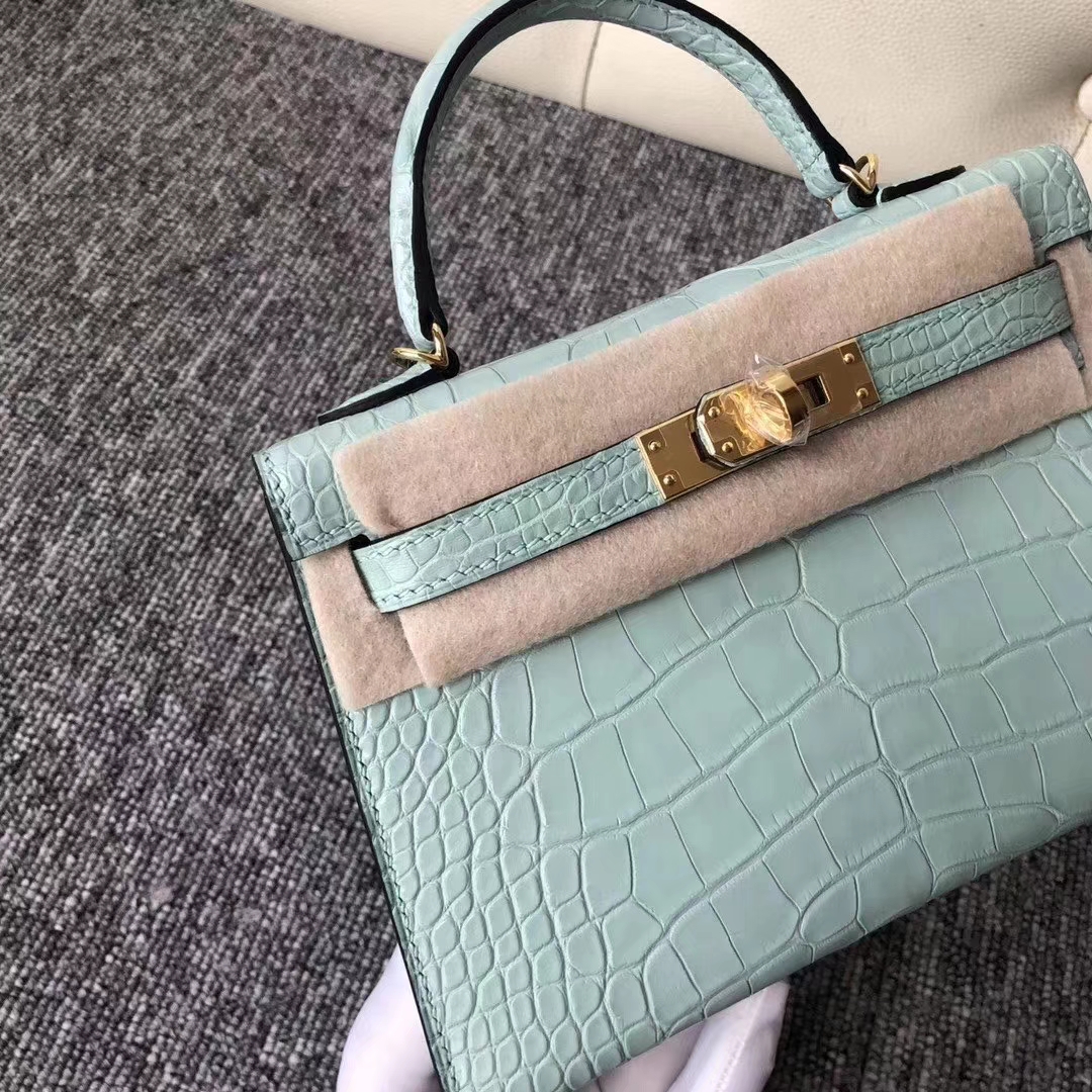 Hermès(爱马仕)Mini Kelly 迷你凯莉 雾面框框美洲鳄 6U薄荷绿 蜡线全手工 19cm 接受预定-拉尔森鳄鱼皮具定制 - 爱马仕包包官网 Hermès(爱马仕)Mini Kelly 迷你凯莉 雾面框框美洲鳄 6U薄荷绿 蜡线全手工 19cm 接受预定