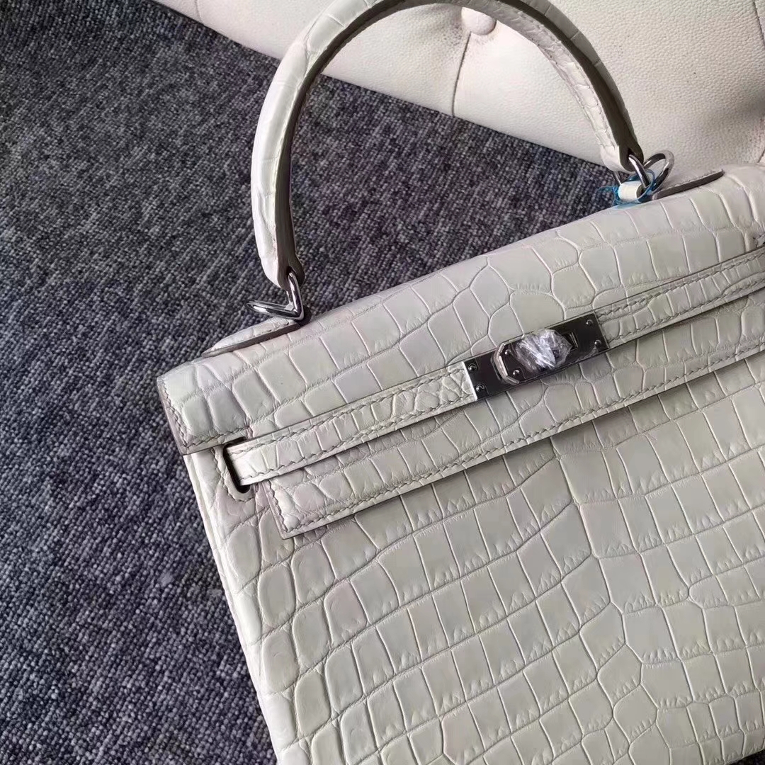 Hermès(爱马仕)Kelly 25cm crocodile 雾面两点汨罗鳄 8L奶油白 顶级工艺 蜡线全手工 银扣-拉尔森鳄鱼皮具定制 - 爱马仕包包官网 Hermès(爱马仕)Kelly 25cm crocodile 雾面两点汨罗鳄 8L奶油白 顶级工艺 蜡线全手工 银扣