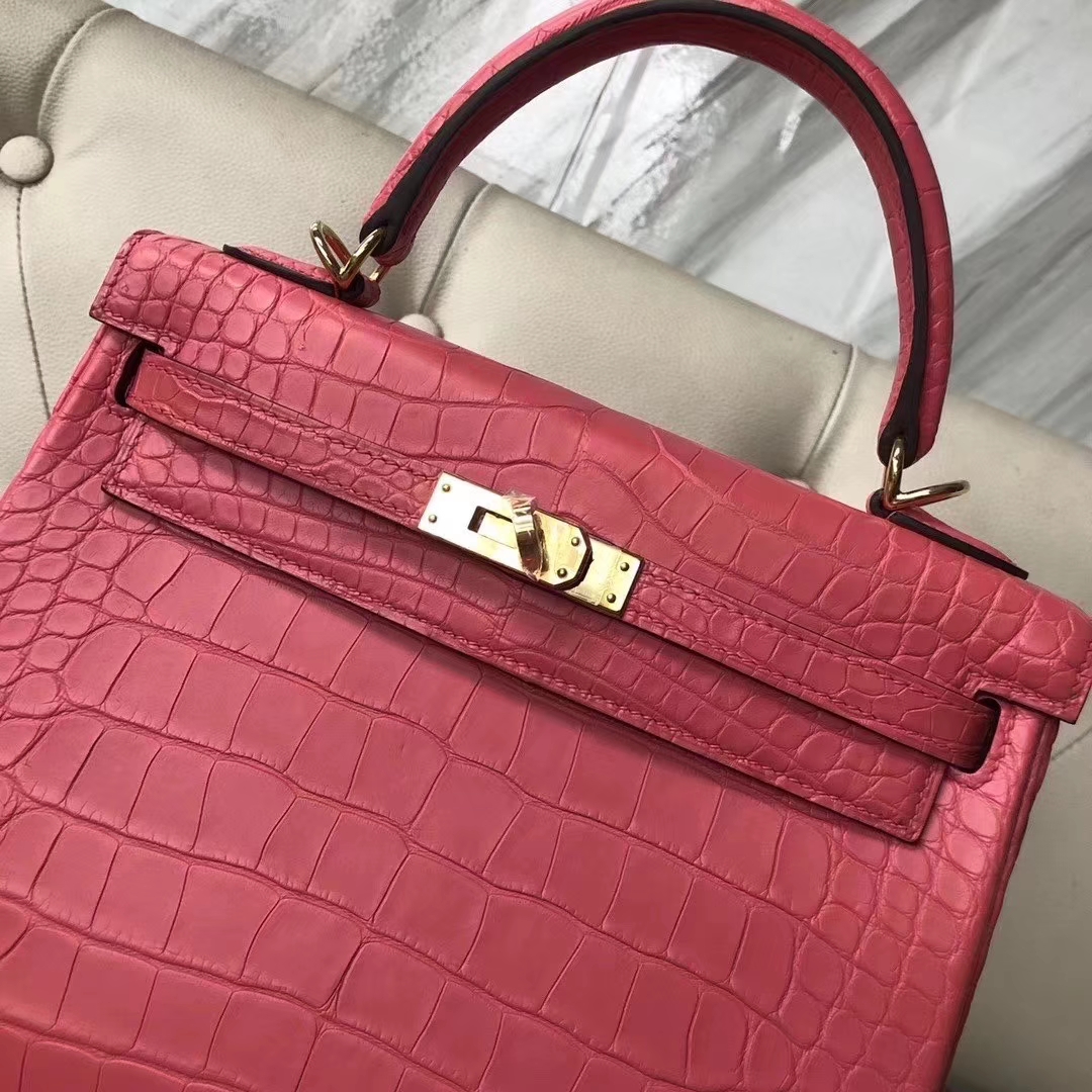 Hermès(爱马仕)Kelly 凯莉包 雾面框框美洲鳄 A5杜鹃红 蜡线全手工 25cm-拉尔森鳄鱼皮具定制 - 爱马仕包包官网 Hermès(爱马仕)Kelly 凯莉包 雾面框框美洲鳄 A5杜鹃红 蜡线全手工 25cm