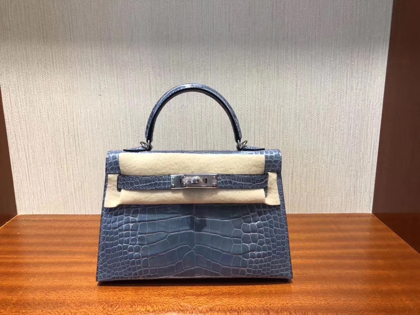 Hermès（爱马仕）Mini Kelly 19cm crocodile 亮面框框美洲鳄 牛仔蓝 蜡线全手工 银扣