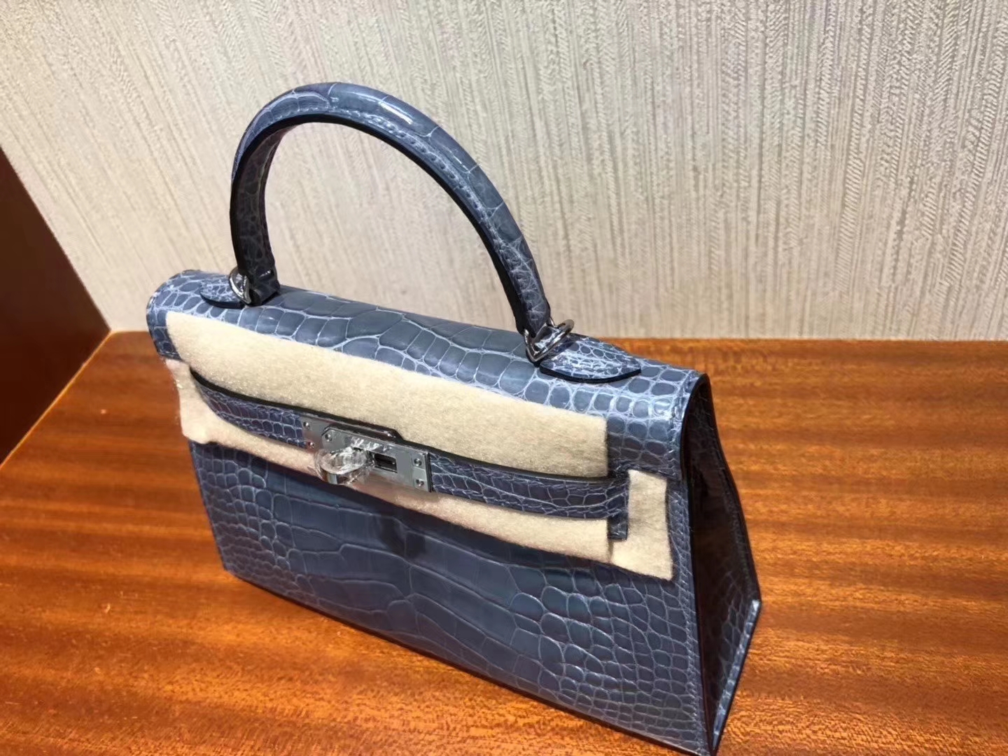 Hermès（爱马仕）Mini Kelly 19cm crocodile 亮面框框美洲鳄 牛仔蓝 蜡线全手工 银扣