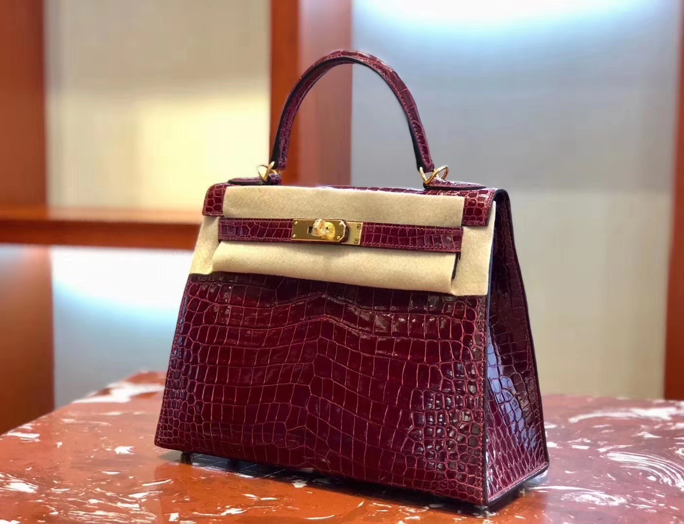 Hermès（爱马仕）Kelly 凯莉包 亮面澳洲湾湾 F5勃艮第酒红 蜡线全手工 金扣 28cm